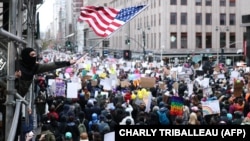 საპროტესტო დემონსტრაცია ნიუ-იორკში, 5 აპრილი, 2025 წელი 