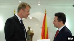 Архивска фотографија -Евроамбасадорот во Македонија Аиво Орав и премиерот Никола Груевски