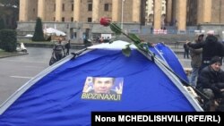 კარავი საქართველოს პარლამენტთან. 2019 წლის 15 ნოემბერი 