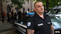 Лъчезар Колев по време на събиране на униформени полицаи пред презиентството в подкрепа на бившия вътрешен министър Калин Стоянов, 19 август 2024 г.