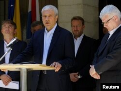 Predsjednici Srbije i Hrvatske Boris Tadić i Ivo Josipović, te članovi Predsjedništva BiH Željko Komšić, Nebojša Radmanović i Bakir Izetbegović, Brioni, juli 2011.