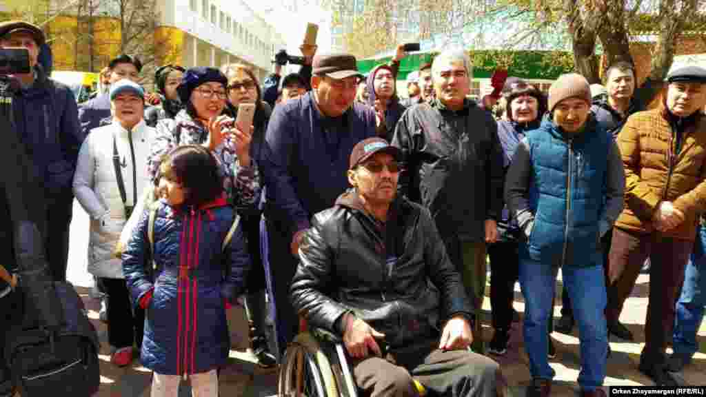 Участвующие в протесте люди заявили о своих социальных проблемах. Нур-Султан, 1 мая 2019 года.&nbsp;