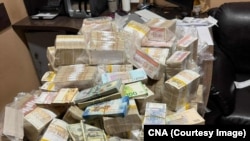 Imaginea publicată de CNA după perchezițiile din 16 septembrie.