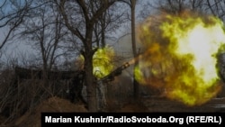 Artileria ucraineană acționând un obusier cu autopropulsie Paladin M109 în apropiere de Ceasîv Iar în februarie 2025.