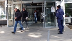 Часове наред в сряда прокурори претърсваха и изземваха документи от хазартната комисия