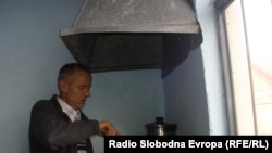 Адем Рамадани, сопственик на ќебапчилница во кумановското село Ваксинце