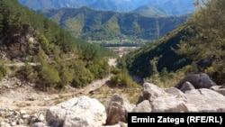 U pet država Zapadnog Balkana ima oko 1.350 kamenoloma, od čega gotovo polovina nema dozvolu. Na fotografiji kamenolom u Donjoj Jablanici u BiH, oktobar 2024