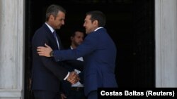 Грчкиот премиер Кирјакос Мицотакис ја презема премиерската функција од неговиот претходник Алексис Ципрас на 8 јули 2019 година