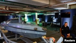 Drona Magura V5 a fost prezentată anul trecut. Ea are aspectul unei bărci rapide, are o viteză maximă de 80 de km/h și poate transporta o sarcină utilă de 320 de kilograme.