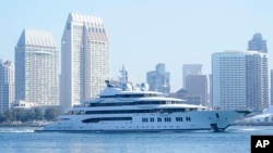 Iahtul Amadea, în 2022, în portul San Diego. Ambarcațiunea a fost în centrul unei bătălii juridice care a durat trei ani. 