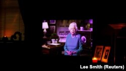 Britanska kraljica Elizabeta II u retkom obraćanju naciji