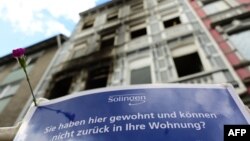 Последиците от палежа в жилищната сграда в германския град Солинген, провинция Северен-Рейн Вестфалия, в която загива четиричленното българско семейство.