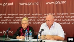 Fiodor Ghelici, liderul Asociației obșteti Moldova Mea (dreapta)