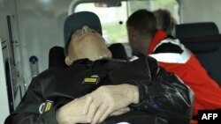 Німеччина - Іван Дем'янюк, якого доправляють у кареті швидкої допомоги з аеропорту Мюнхен до в'язниці Штадельгайм, де йому мають висунути звинувачення, 12 травня 2009 р.