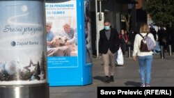 Црна Гора.Луѓе со заштитни маски. Ковид 19