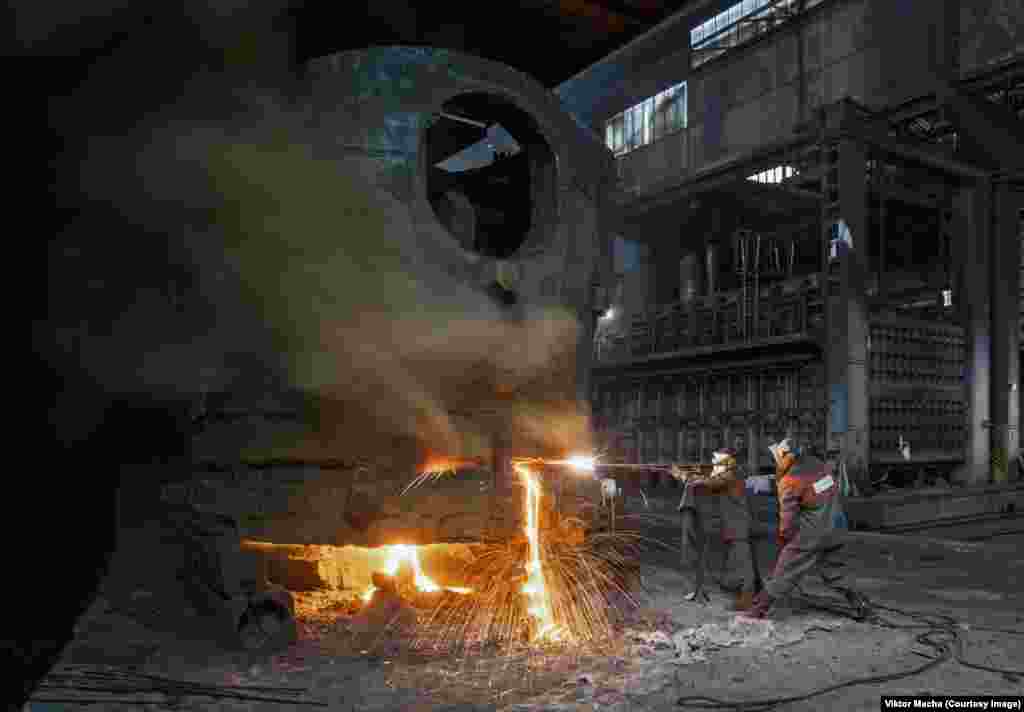 Работници в Пилзен, Чехия. Според Мача &quot;индустриалната революция вече е приключила&quot;.