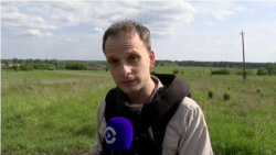 Un șofer își riscă viața pentru a le oferi un colac de salvare celor din satele ucrainene izolate 