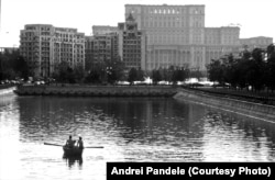 S-a vrut a fi Casa Republicii, a fost Casa Poporului și azi este Palatul Parlamentului. Vedere dinspre zona în care azi se află Biblioteca Națională și Tribunalul București.