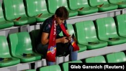 A drukkereknek nemcsak a stadionra, de a csapat újraalakítására is várniuk kell. A fénykép egy olyan nézőtéren készült, amely megépült: Zimbru Stadion, Kisinyov, Moldova, 2019. szeptember 10.