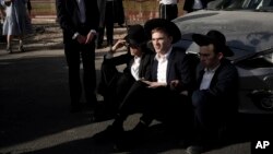 Studenții școlilor religioase Yeshiva, în mare parte evrei ultra-ortodocși, au organizat mai multe proteste în ultima perioadă față de intenția guvernului de a-i înrola în armată.