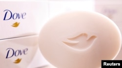 Една от компаниите, собственост на Unilever, е Dove