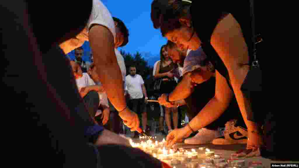 Ceremonia është organizuar një ditë pas vdekjes së të ndjerit.