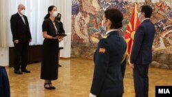 Германската амбасадорка Холштајн и претседателот Пендаровски на предавањето на акредитивните писма, 8 јули 2020