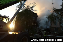 Спасательные работы на месте российского удара по жилому дому в Киеве. 28 августа 2025 года