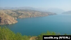 Чарвакское водохранилище в Бостанлыкском районе Ташкентской области.