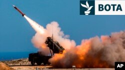 Ushtarët gjermanë duke gjuajtur një raketë nga sistemi Patriot, i vendosur në Greqi. Fotografi ilustruese nga arkivi. 