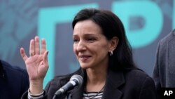 Marinika Tepić, u sredini, članica koalicije Srbija protiv nasilja, na demonstracijama u centru Beograda, 30. decembra 2023.