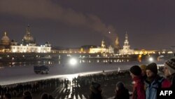 Ljudski lanac protiv neonacizma