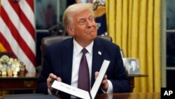 Administrația Trump încearcă să oprească programul de azil și să pună punct inițiativelor de diversitate și incluziune din agențiile de stat.