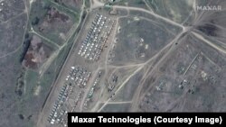 Corturi militare pe poligonul Angarsky din peninsula anexată Crimeea, 15 aprilie 2021