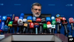 Amirhossein Ghazizadeh Hashemi, vicepreședinte al lui Ebrahim Raisi, decedat într-un accident de avion, s-a retras din cursa pentru funcția de președinte al Iranului.