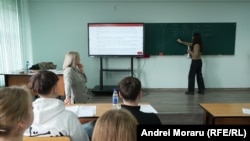 În acest an, circa 6.000 de elevi din clasele a IX-a au beneficiat de meditații gratuite la matematică.