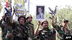 Сирійські солдати виїжджають з міста Дейр-аз-Зор, Сирія, 16 серпня 2011 року