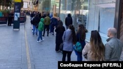Много от българите, гласували в Стратфорд, Източен Лондон, прекараха повече от половината си неделя в чакане пред единствената избирателна секция в този район