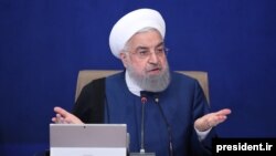 حسن روحانی می‌گوید «در نقطه پایان تحریم هستیم» اما نمی‌داند «چرا این قلم یک ذره کند شده» است.