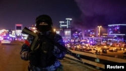 მოსკოვის ოლქი, „კროკუს სიტი ჰოლის“ მიმდებარე ტერიტორია. 22 მარტს, დაახლოებით საღამოს 18:00 საათზე,  კრასნოგორსკში, თავდასხმა მოაწყვეს ავტომატური ცეცხლსასროლი იარაღებით შეიარაღებულმა პირებმა.