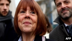 Gisele Pelicot a câștigat procesul împotriva soțului cu care și-a împărțit viața jumătate de secol. Timp de 10 ani, Dominique Pelicot își seda soția, iar apoi invita zeci de străini de pe internet să o violeze împreună. 