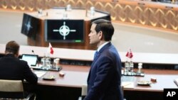 Secretarul de stat american, Marco Rubio, îndreptându-se către locul său înainte de o ședință a miniștrilor de externe din NATO, pe 3 aprilie, la Bruxelles