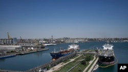 Nave la doc în portul românesc Constanța, în vara anului 2022 (Foto: Vadim Ghirda, AP) 