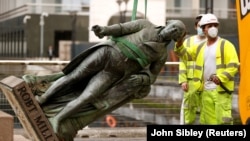 Статуи и споменици - цел на антираситичкото движење