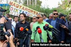 A miniszterelnök – rendhagyó módon – ezúttal érkezésekor szóba állt az újságírókkal