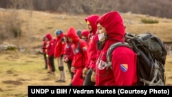 "Aplikacija pokaže da li se približavamo, na kojoj je udaljenosti minsko polje, da se možemo reorganizovati", kaže Arina Bešlagić (na fotografiji: ekipa sarajevske Gorske službe spašavanja).