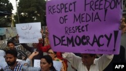 Pakistanski novinari i aktivisti protestuju protiv napada na medije