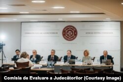 Сейчас комиссия «vetting» состоит из трех молдавских и трех международных экспертов.