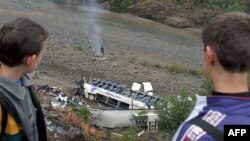 Autobus koji je pao u provaliju 15. oktobra 2004.