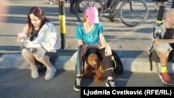 Neki od Beograđana na protest su došli sa svojim psima, 1. jun 2025.